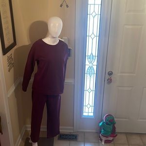 Medium 8-10 burgundy warm-up suit with pockets on the pants in a crewneck